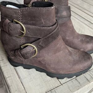 Nwts - Sorel brown ankle boots - sz 6.5